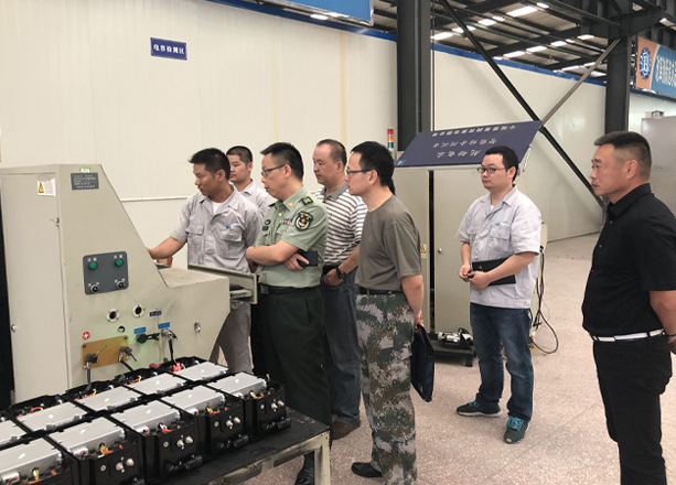 軍方代表視察廠區